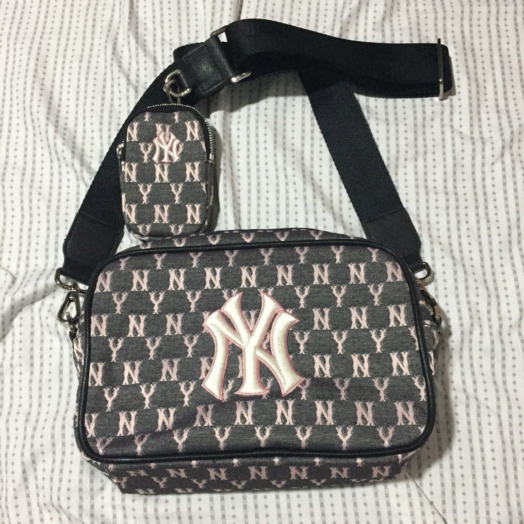 NY Yankees Monogram Jacquard Medium Cross Bag Black