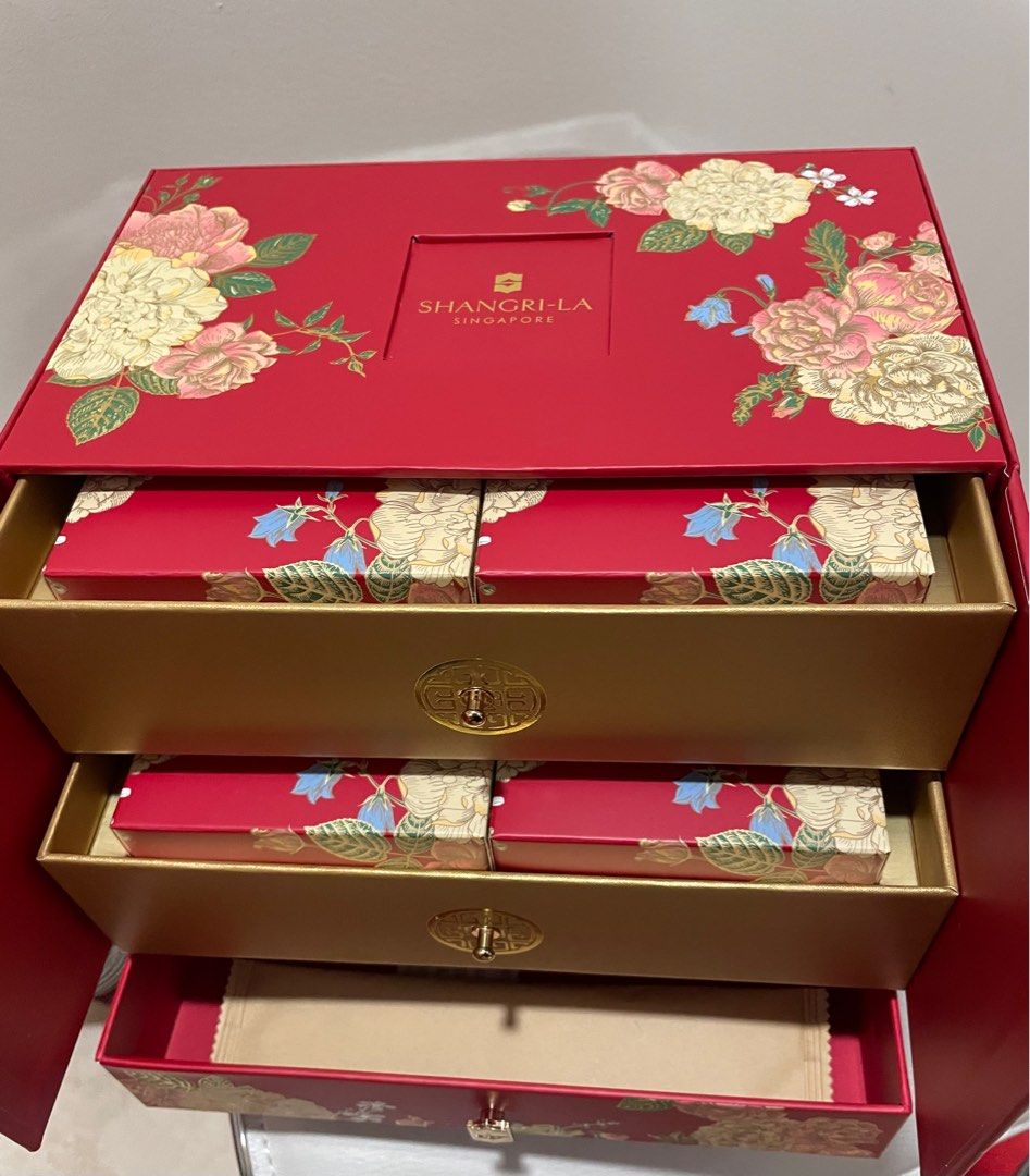 Mooncake box from Shangri-la, Furniture & Home Living, Home Improvement ...
