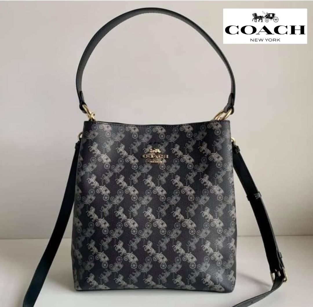 Town bucket bag with sales horse and carriage print