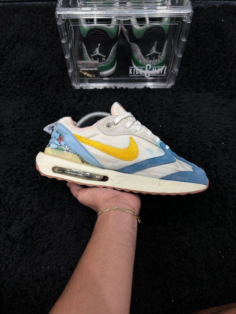 Nike Air Max Dawn (Category: Sneakers) located in Davao. Submitted by connected082 (Listing ID 1255834429, Image 3). Description: Size 9.5us / 27.5cm Excellent condition .
