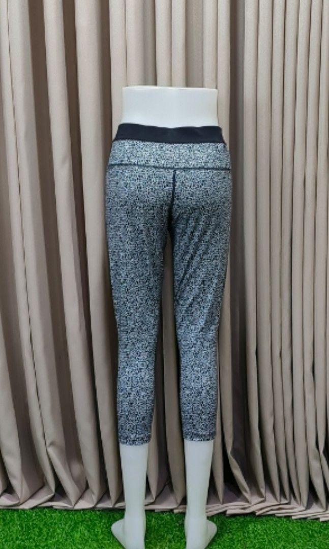 Danskin, Pants & Jumpsuits, Danskin Fitted Dri More Polyester Spandex  Cropped Leggings Size Medium 8
