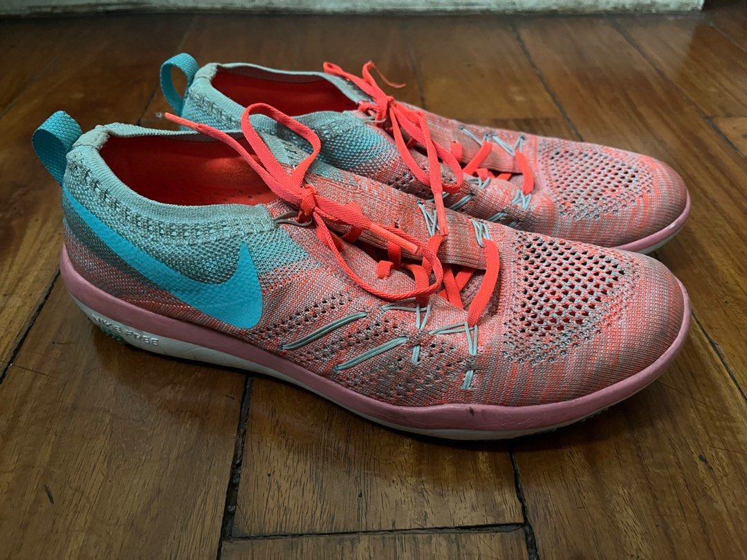 Free focus flyknit deals training sneakers women's