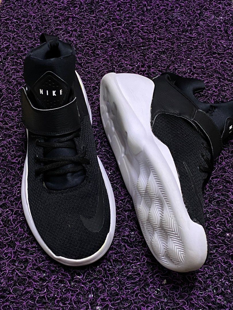 Nike kwazi hotsell black running shoes