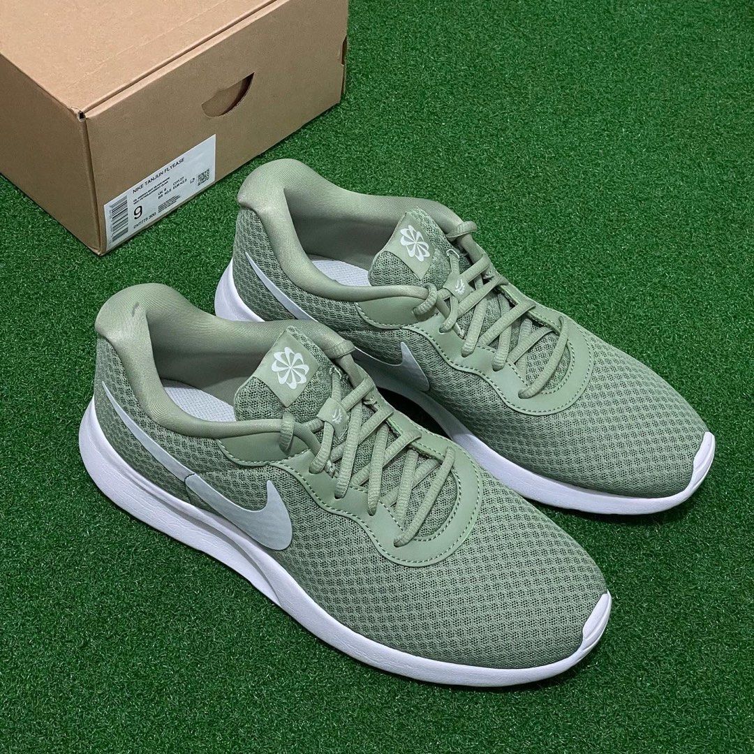Nike tanjun mens olive sales