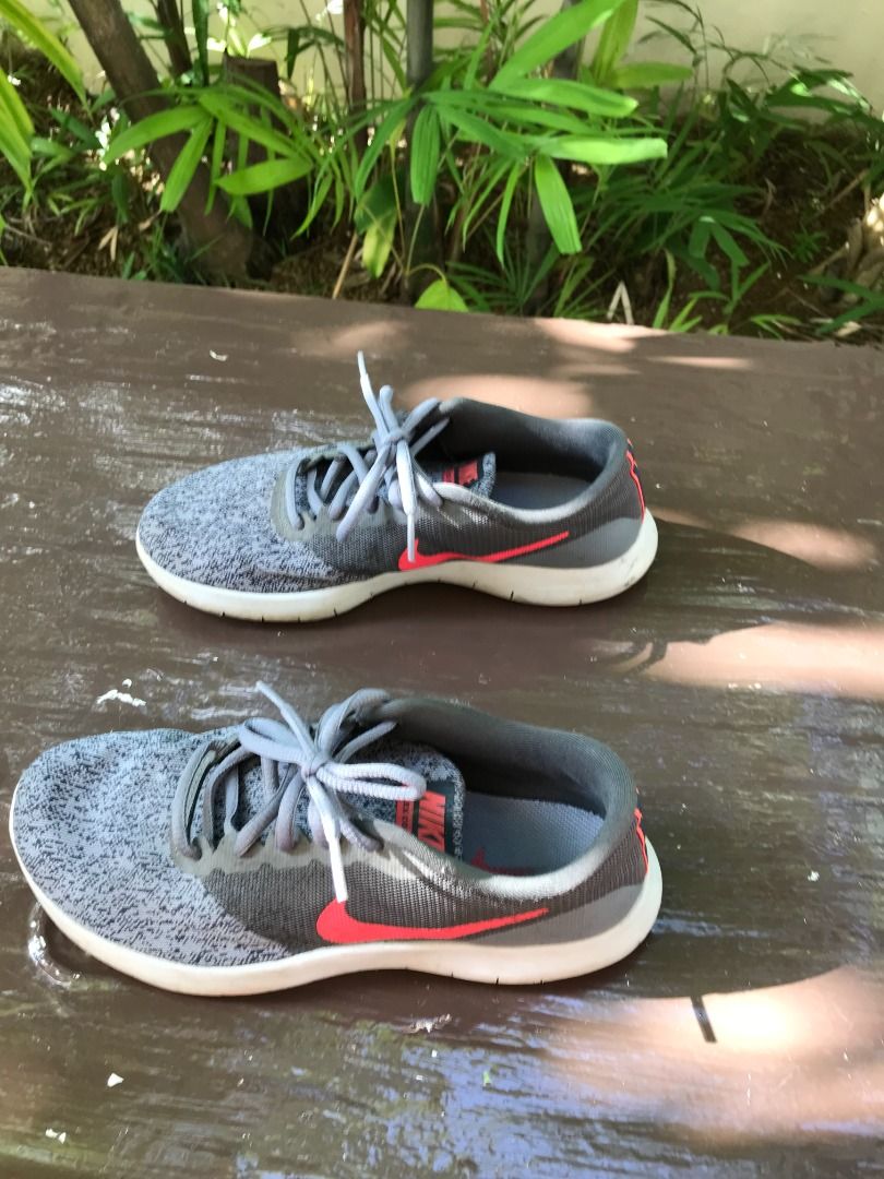 Nike women shoes. Size US 6.5 UK 4 CM 23.5. In good condition