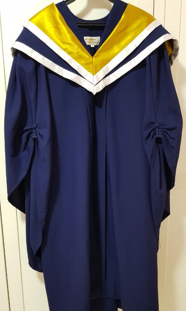 NTU B.Engineering Gown (L) and Motar Board (7), Men's Fashion, Coats ...