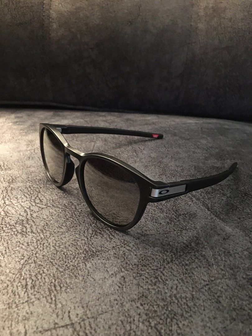 Oakley men's latch round 2025