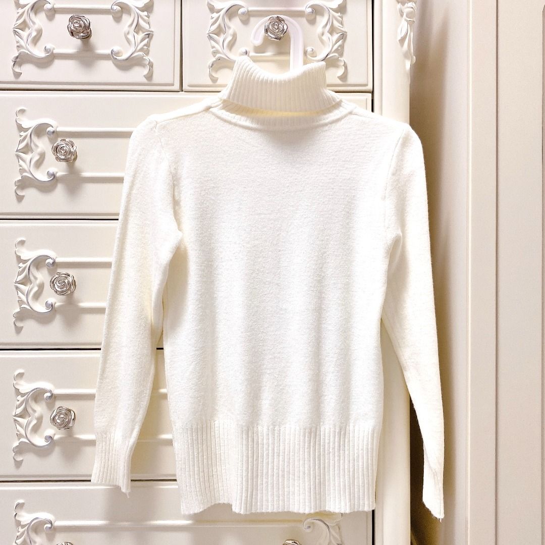 White turtleneck long sales sleeve shirt