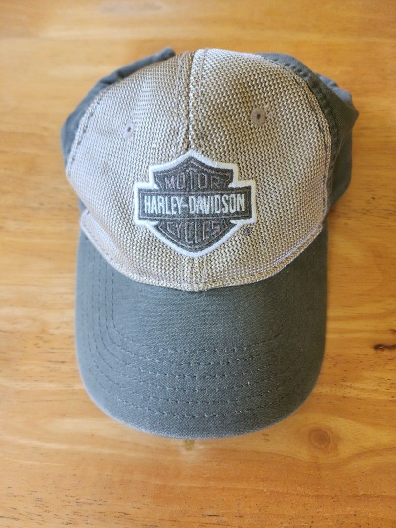 Original pre-loved Harley Davidson Singapore cycle cap (Category: Caps & Hats) located in Antipolo. Submitted by saslbs (Listing ID 1255866137, Image 1). Description: Original pre-loved Harley Davidson motor cycle cap Singapore in good condition. 2.5k. Payment thru g-cash. Delivery thru Lbc or lalamove care of buyer..