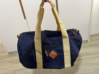 https://www.carousell.sg/p/adidas-blue-duffel-bag-training-endurance-packing-system-duffel-bag-unisex-blue-gv3396-1121266611/