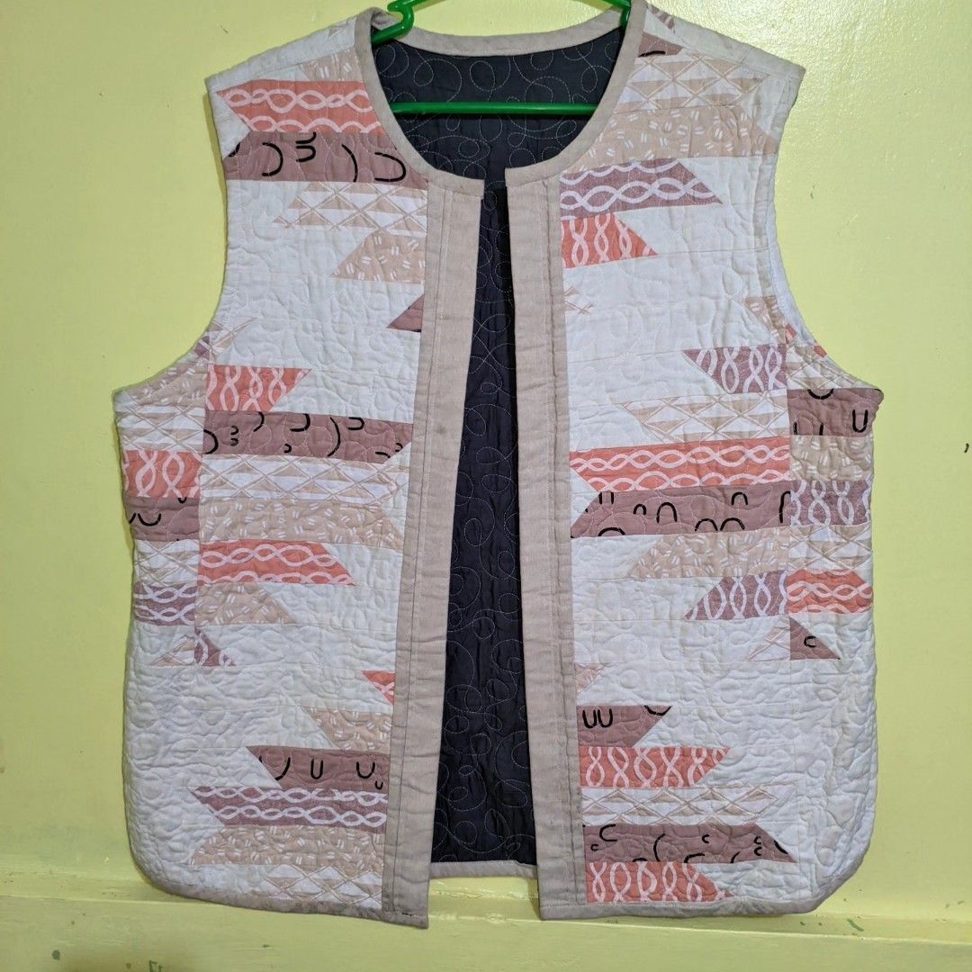 Patchwork vest (Category: Vests) located in Baguio. Submitted by luxeloomarchive (Listing ID 1255914658, Image 1). Description: Patchwork vest 100% handstich Fits l-xl.