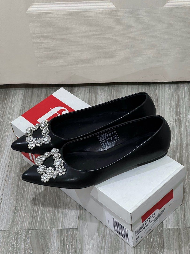 Payless Fioni Black Pointed Diamond Flats (Category: Flats & Sandals) located in Mandaluyong City. Submitted by jde.peg (Listing ID 1255933836, Image 1). Description: - used once - rfs: decluttering - size: EU 36.5 | US 6.