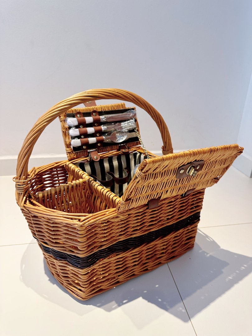 Pinic rattan basket with wine bottle holder, Furniture & Home Living