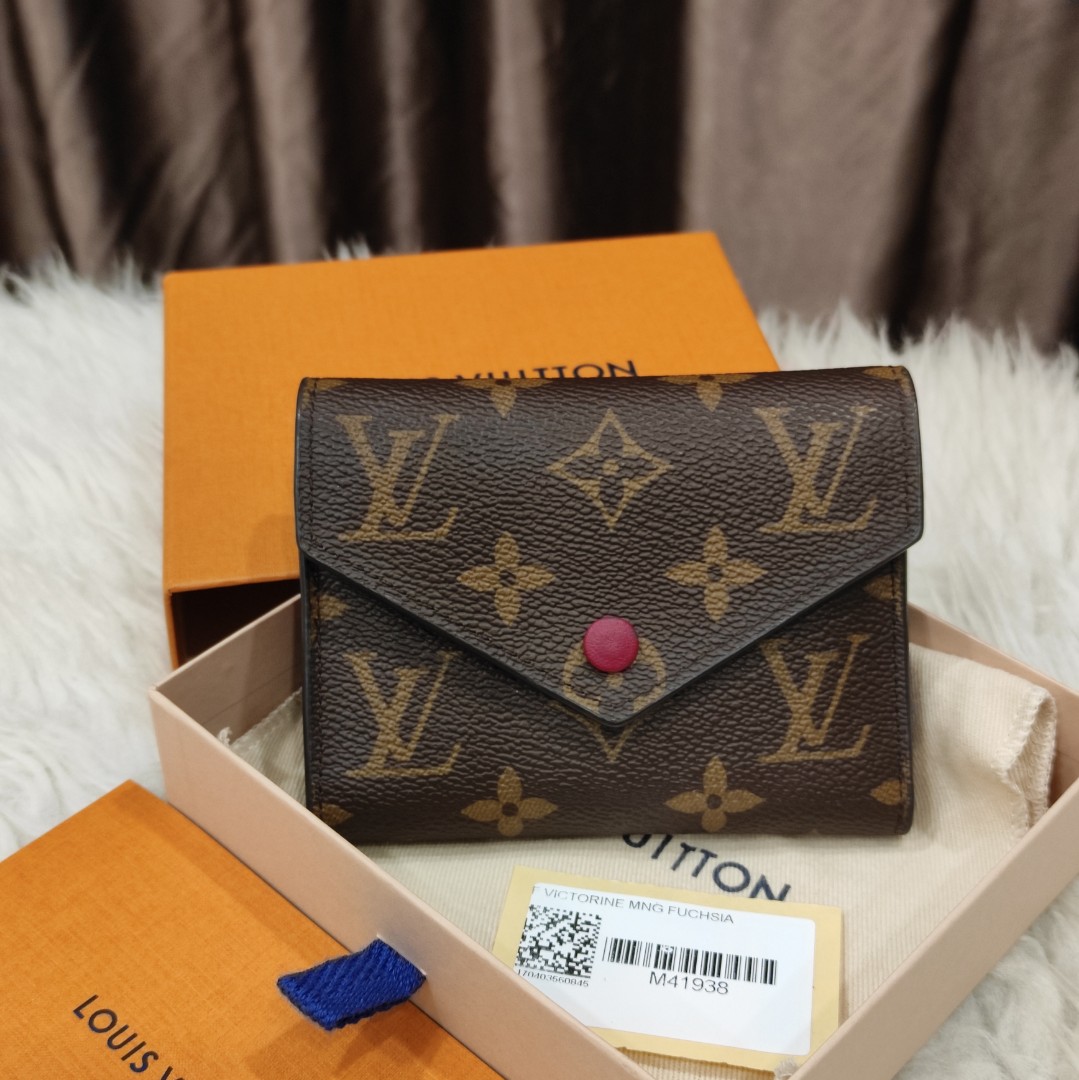 Louis Vuitton Sarah Wallet Monogram W Fuchsia interior, Luxury, Bags &  Wallets on Carousell