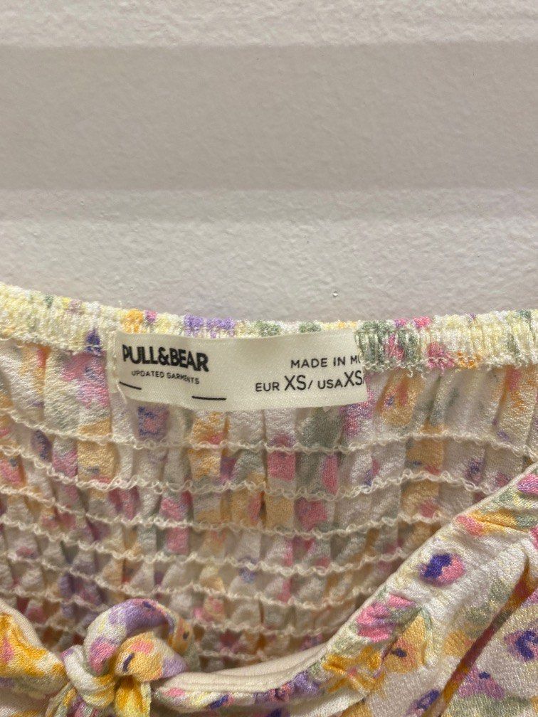 Pull & Bear Blouse (Category: Blouses) located in Kuala Lumpur. Submitted by tanweikher1 (Listing ID 1255797471, Image 2). Description: Barely worn, good condition.