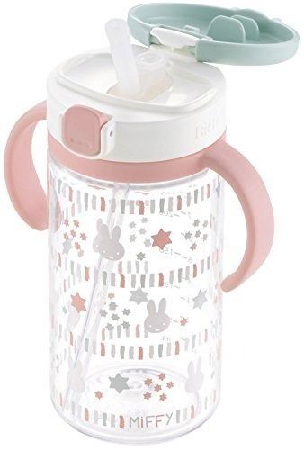 RICHELL 幼兒吸管式水杯 MIFFY (320ml) （分類：其他外出用品）位於 Hong Kong。 由 askiayo_store 提交（商品編號 1255799341，圖片 2）。簡介： * 易握把手設計，使用方便，便於放入背包攜帶。 * 卡扣式吸管蓋，開關簡單。 * 柔軟的吸管，不會傷害到寶寶。 適合年齡：7個月以上 容量：320ML 原材料： 吸管、吸口、密封圈：矽膠，耐熱溫度：-20度～140度 杯蓋、卡扣：聚丙烯，耐熱溫度：-20度～120度 手炳：聚丙烯，耐熱溫度：-20度～120度 杯身：飽和聚酯樹脂，耐熱溫度：-20度～90度。