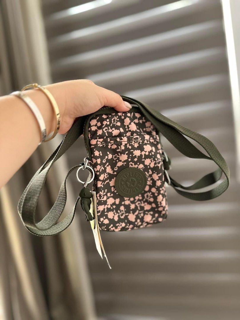 RUSH SALE!! ORIGINAL KIPLING PHONE HOLDER BAG (Category: Cross-body Bags) located in Quezon City. Submitted by cutesymask (Listing ID 1255784808, Image 2). Description: -ORIGINAL KIPLING BAG -super handy for everyday ba.