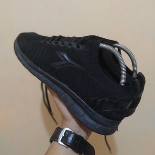Sepatu Full Black Diadora Original Sepatu Ori Sepatu Second Preloved Sepatu Bekas Ukuran 42