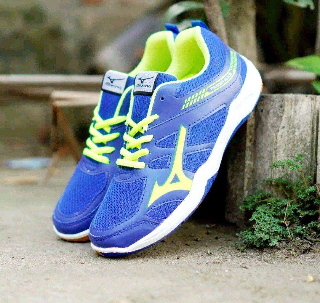 Sepatu sport mizuno top