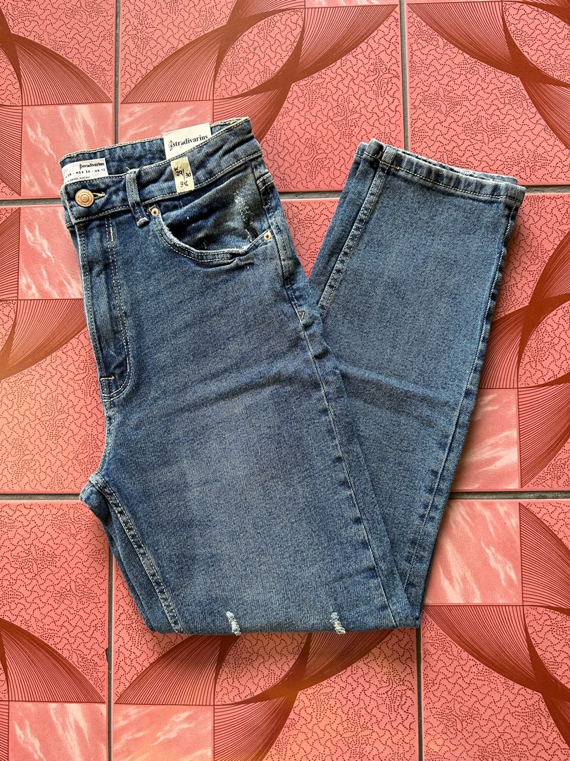 Jeans For Flat Butt Mom Jeans Fit image 19