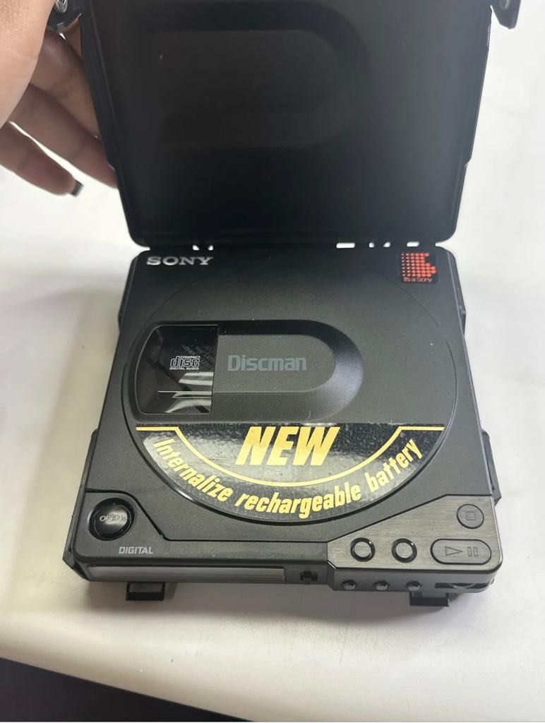 Sony Discman D-150 (D-15)罕見貼紙版連原裝硬身保護盒歷代銘機之一
