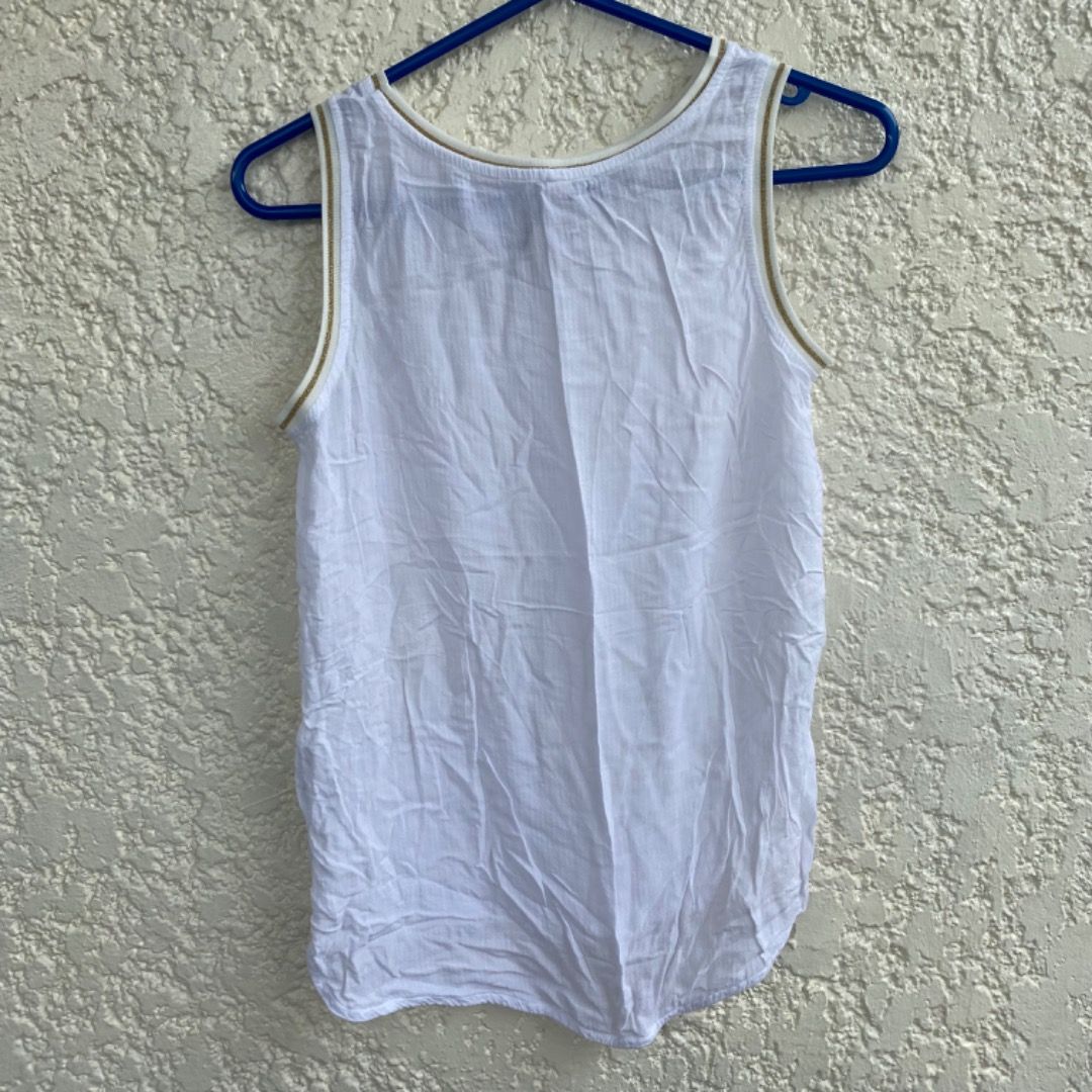 Stradivarius White Sando Sleeveless Shirt (Category: Sleeveless) located in Cainta. Submitted by paintsoil (Listing ID 1255815664, Image 2). Description: Stradivarius White Sleeveless Shirt - Used but still in a great condition - Size: XS on tag but can fit to small frame - Price: ₱150.