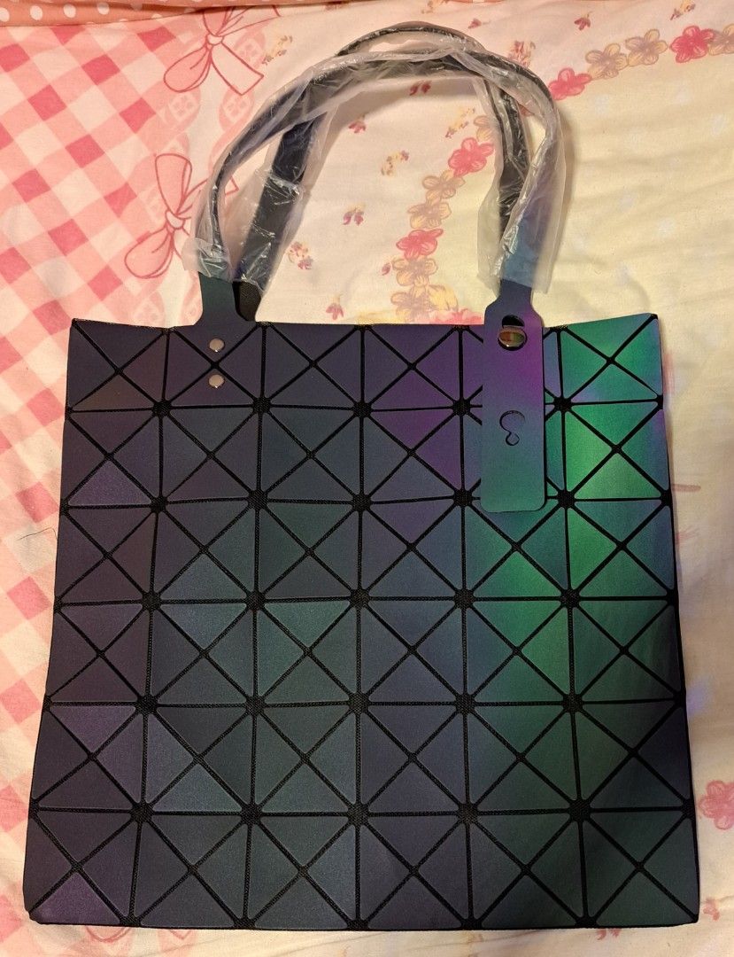 Geometric tote bag outlet