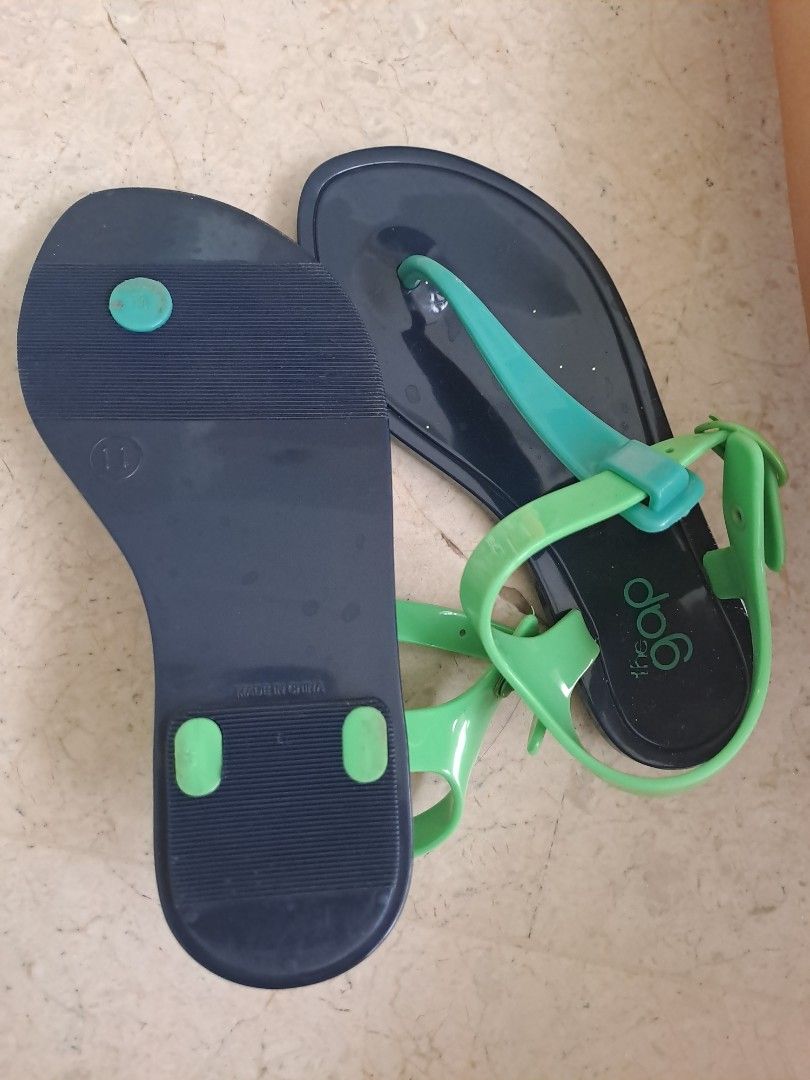 The Gap Flip Flop for girls