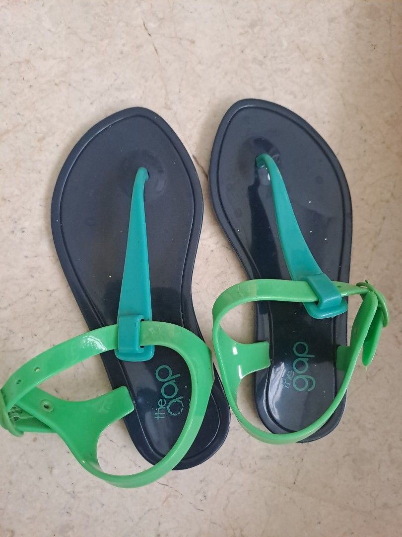 The Gap Flip Flop for girls