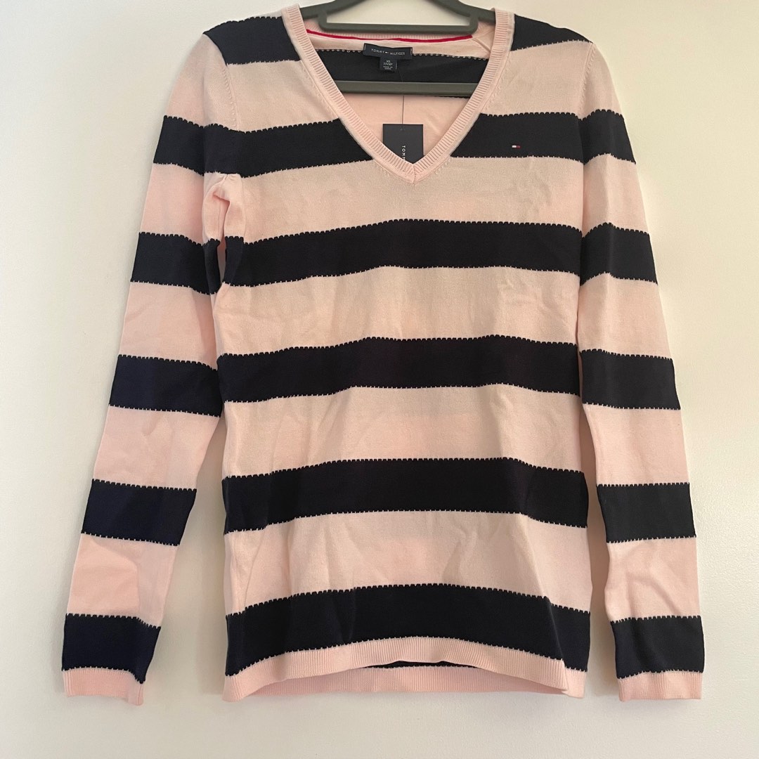 Pink and navy on sale tommy hilfiger jumper