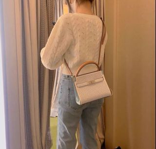 Tory in Singapore with our petite Lee Radziwill pebbled double bag # toryburch #toryburchsingapore
