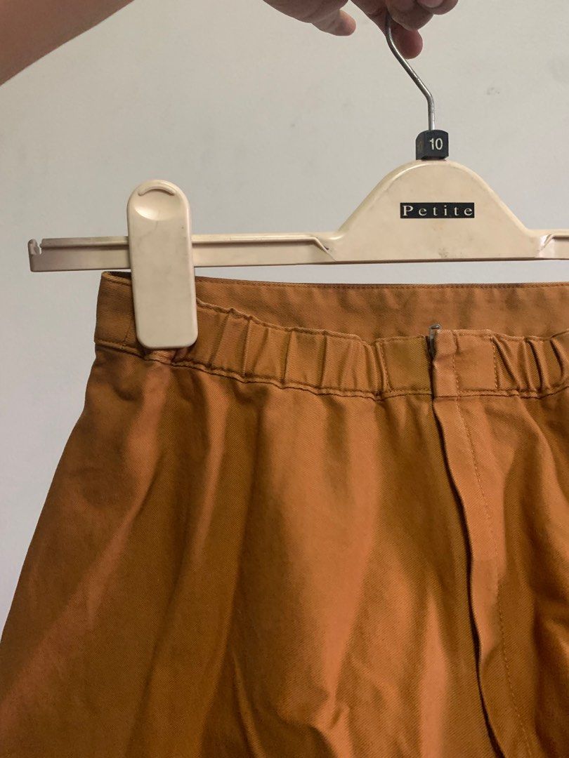 Uniqlo Rust Skirt (Category: Skirts) located in Quezon City. Submitted by secondhandsiz (Listing ID 1255812536, Image 2). Description: Thrifted HQ Uniqlo skirt. Stiff/sturdy material (denim-like).