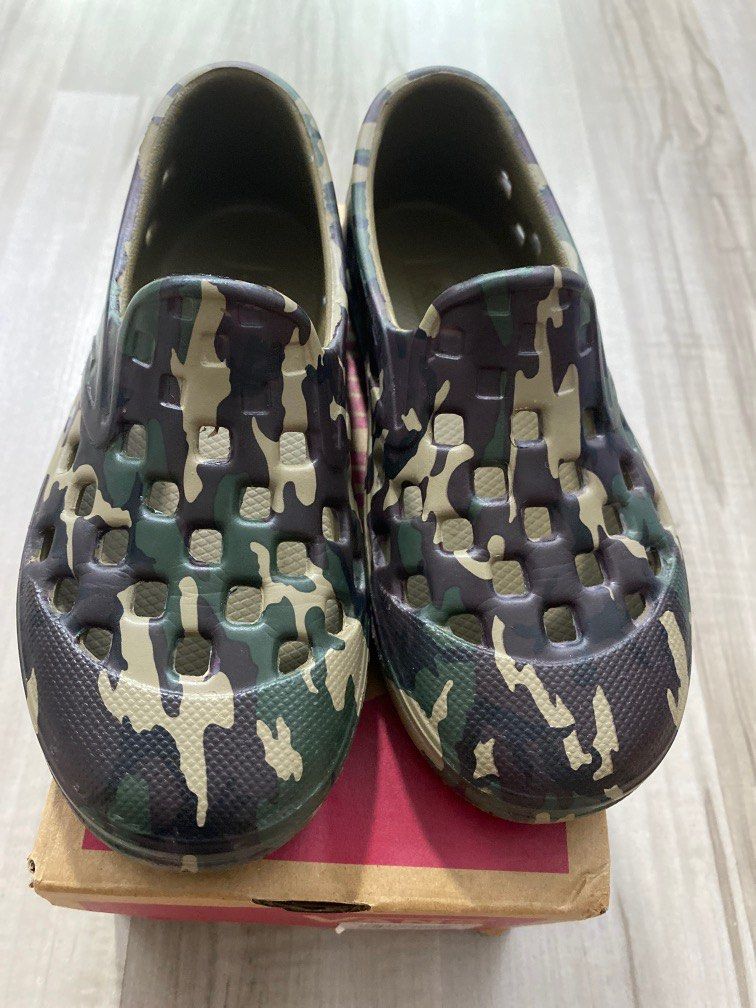 Redhead slip on shoes top