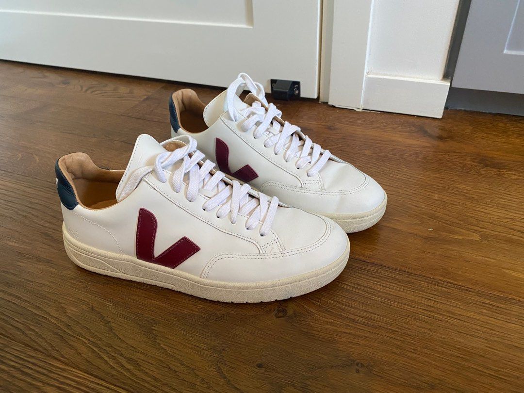 Veja Bastille v12 leather sneakers 39 Carousell