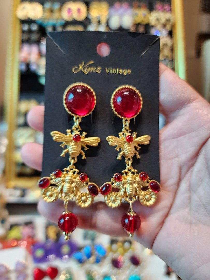 Chanel bee earrings store