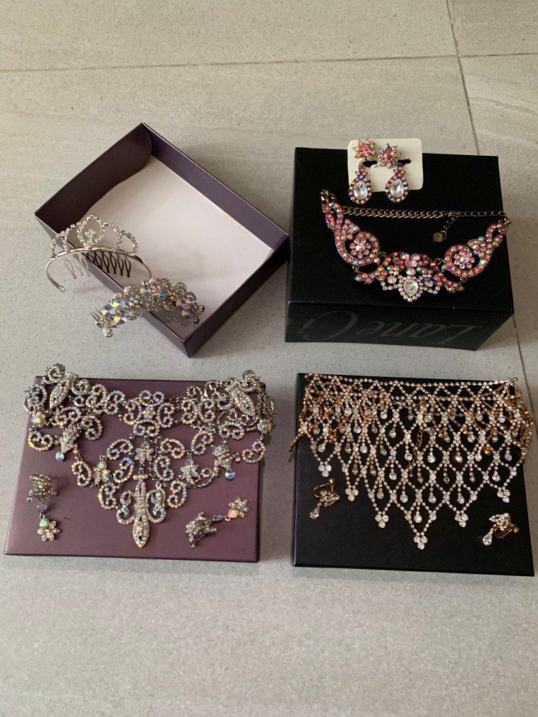 Gold jewelry for wedding sale party