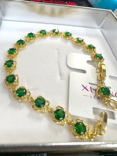 Yellow gold emerald bracelet