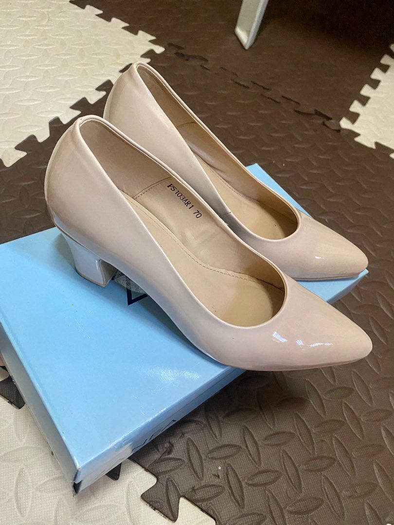 ZANEA (Category: Flats & Sandals) located in Cebu City. Submitted by hasole_hard (Listing ID 1255815890, Image 3). Description: ZANEA NUDE COLOR 7 womens USED ONCE W/ BOX 1599 orig price, selling it for ₱1200 (negotiable).