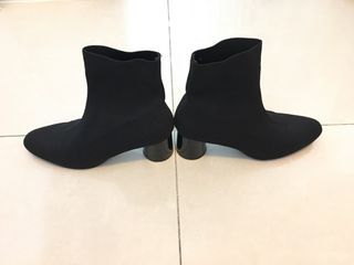 (Zara brand) Black elastic short boots