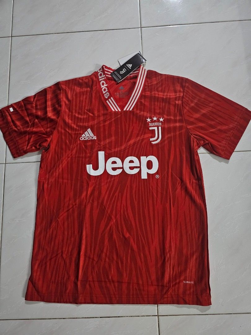 Red top juventus jersey
