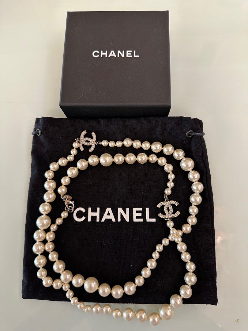 99% New Chanel 白真珠Necklace直徑42CM, 名牌, 飾物及配件- Carousell