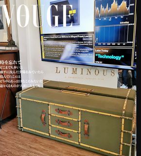 多謝觀塘客人在小店購買的這款北歐簡約型格工業風電視櫃
超型格北歐工業風懷舊風格防水麻布行李箱型格電視櫃櫃.配搭真皮牛皮拉手設計獨特創意.實用而且有型.
SIZE:(L)160X(D)40X(H)60CM
接受訂做呎吋