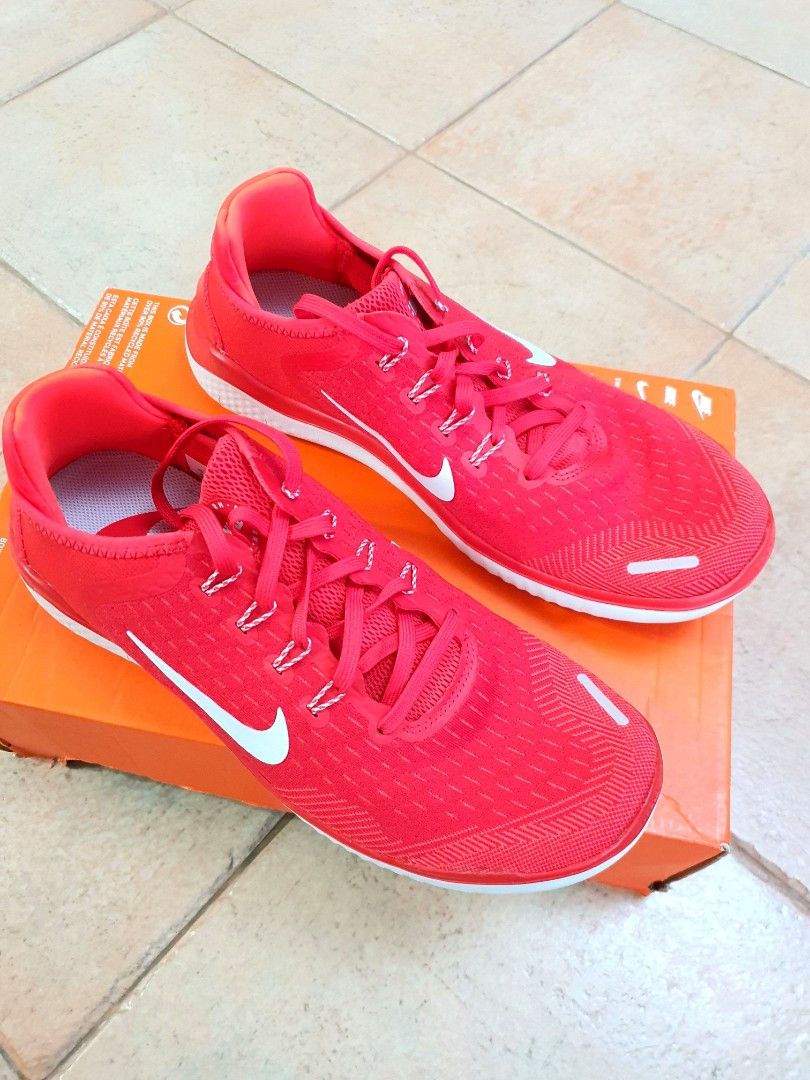 Red free runs top
