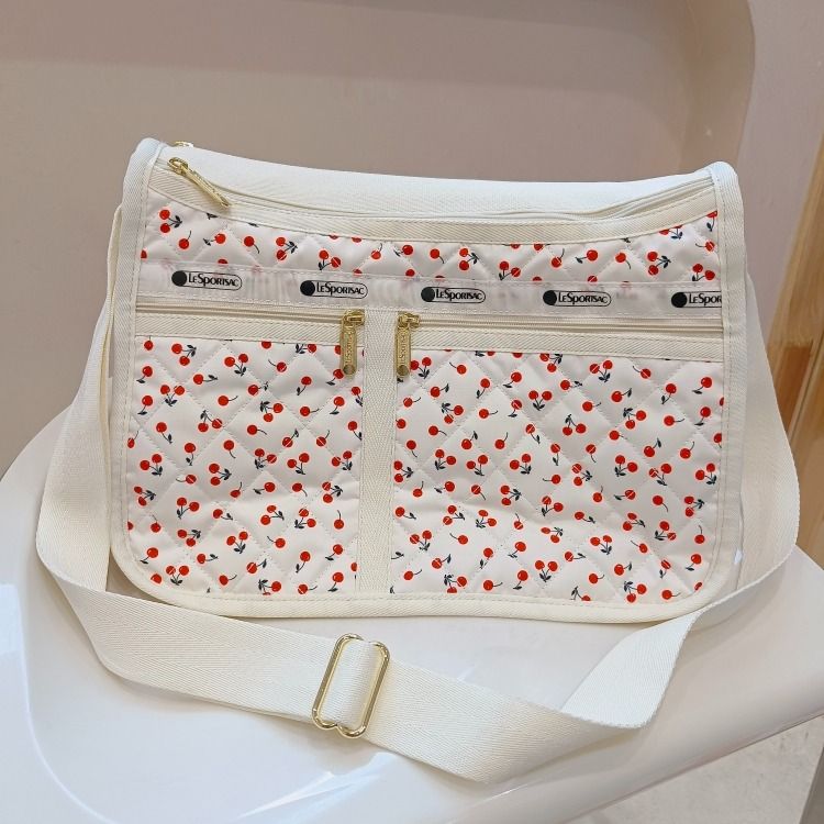 ■LeSportsac■×Megumi Kanzaki LARGE MULTI TOTE LARGE MULTI TOTEハミングリップスキルト（トートバッグ