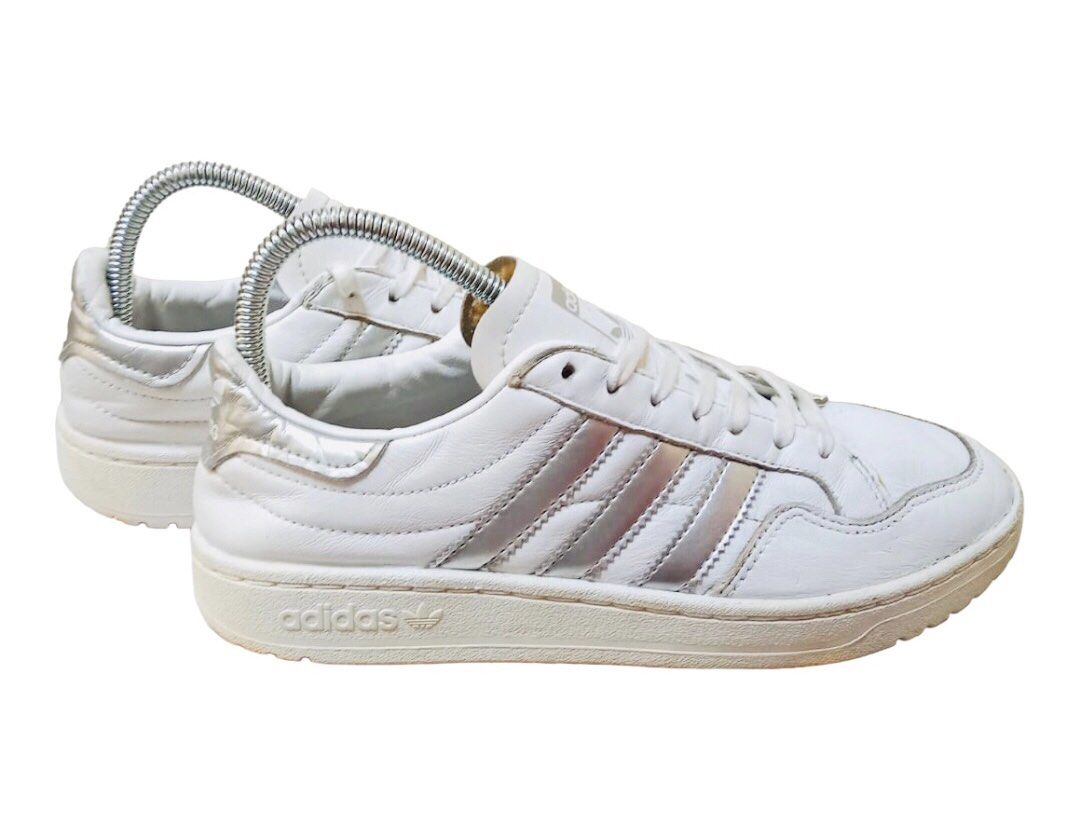 Adidas keren istimewa Fesyen Wanita Sepatu di Carousell