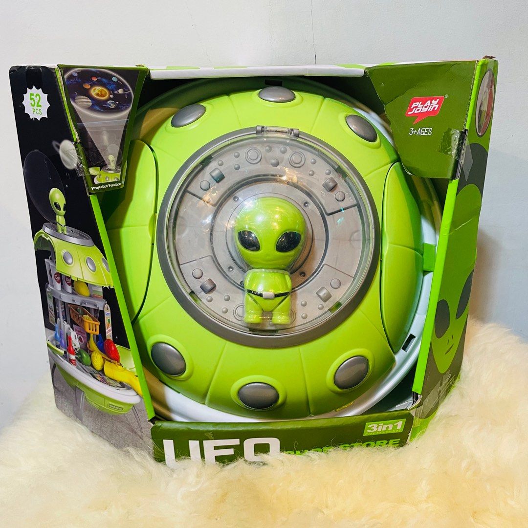 Alien UFO store (Category: Designer & Blind Box Toys) located in Makati City. Submitted by tomypom (Listing ID 1255964523, Image 2). Description: Authentic brand new Alien UFO store Complete set 999 pesos only! .
