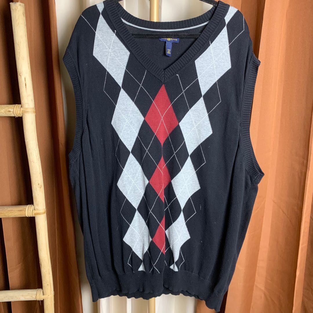 argyle sweater vest (Category: Vests) located in Manila. Submitted by chandyyyyyyy (Listing ID 1256058261, Image 2). Description: l 34" w 27" like new condition | cotton knit.