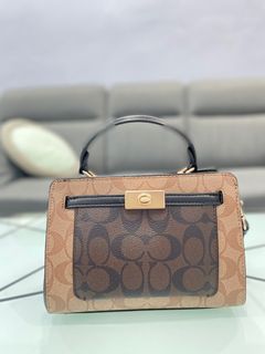 (Category: ) located in . Submitted by haidyn.boutique (Listing ID 1256057552, Image 1). Description: .