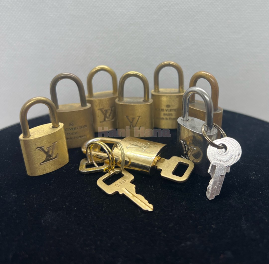 Louis Vuitton Lock and key set 318  Vuitton, Louis vuitton accessories,  Louis vuitton