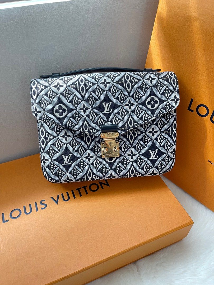 UPCLOSE LOOK at Pochette Metis Since 1854 in Jacquard & the Louis